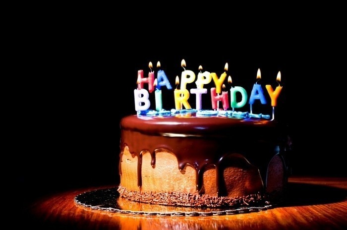 1 Fancy pastel de cumpleaños con velas de chocolate y Aprobación