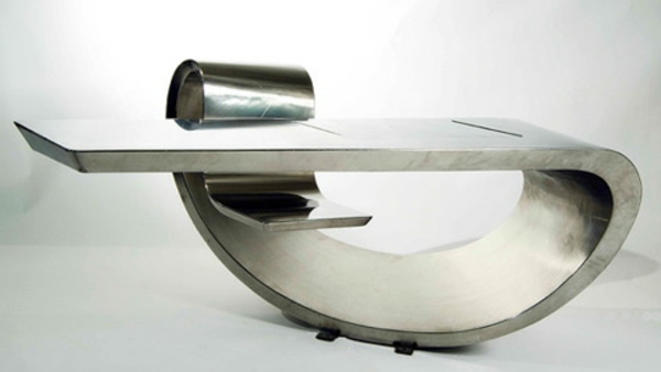 escritorio de diseño - llamativa forma y fondo blanco
