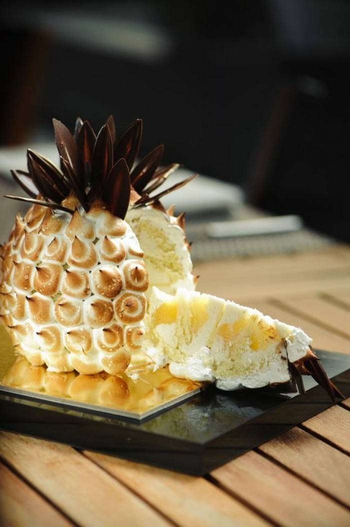 11-αποτελεσματική γενέθλια τούρτα-in-the-μορφή-του-ανανά