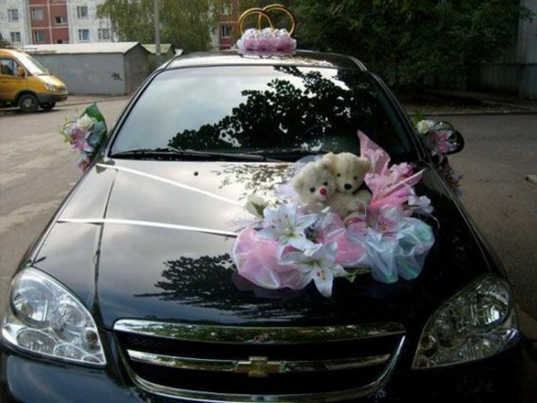 Kreatív autó dekoráció esküvőre