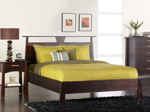 Skandinaavinen sänky elegantissa makuuhuoneessa, jossa on puukalusteita