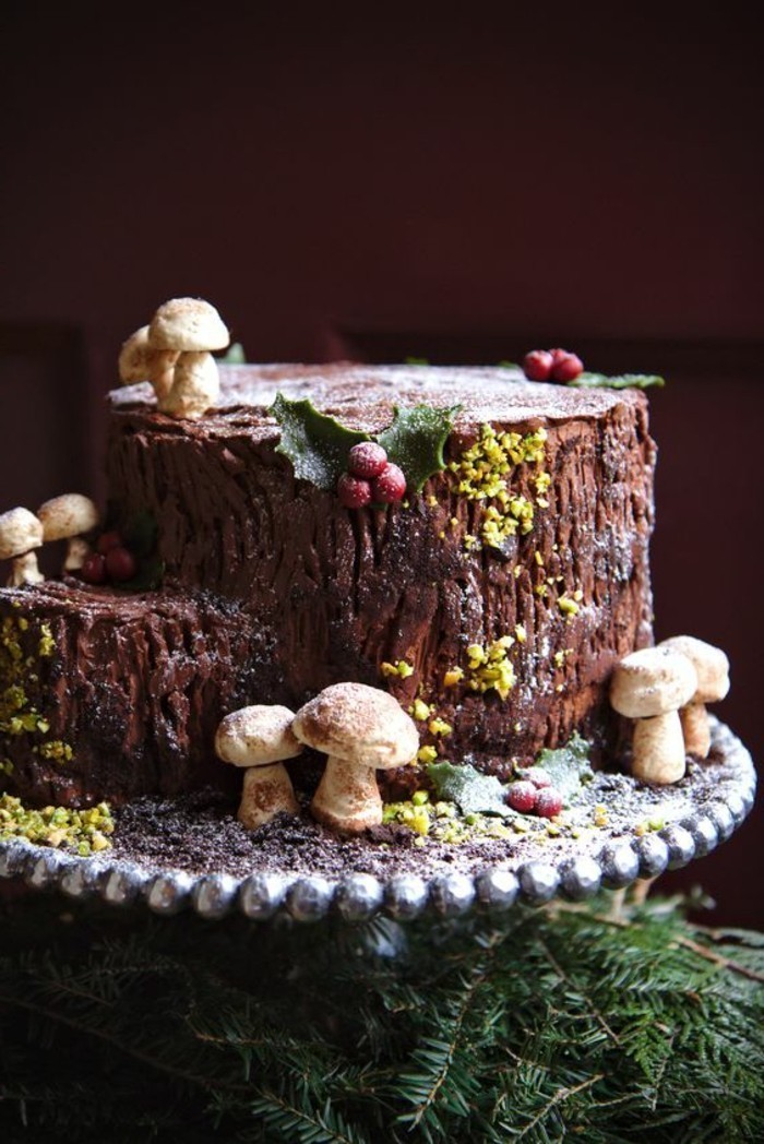 13-izvorna-ideja-za-rođendan torta-panj okružen-po-gljiva