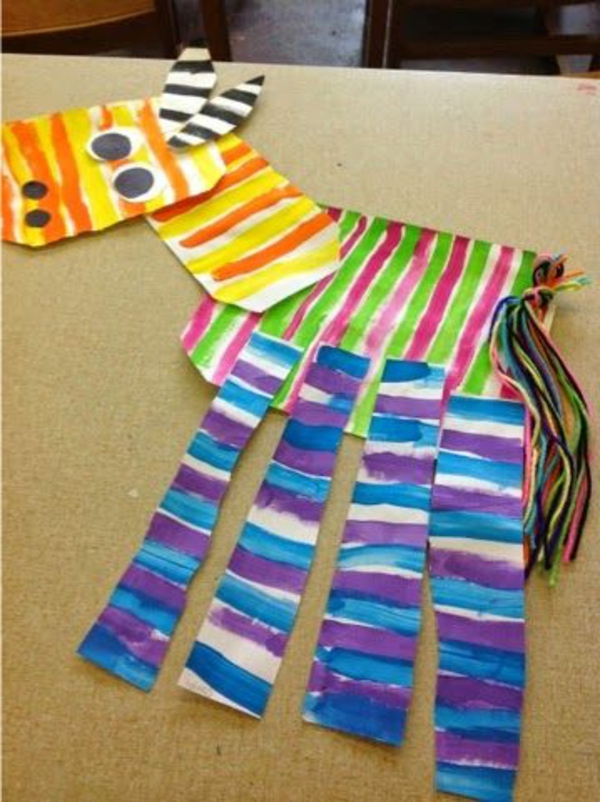 занаятчийски идеи за детска градина - кон от цветна хартия - поставени на масата