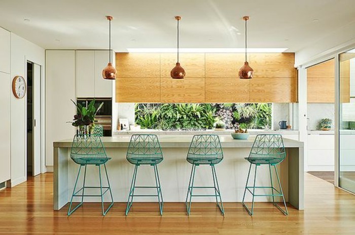 18 مطبخ تزيين مصابيح الأخضر نبات والكراسي الزرقاء جزيرة المطبخ سطح الأرض قبالة الخشب