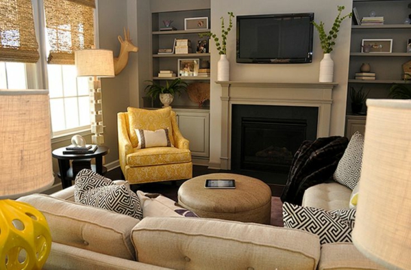 غرفة المعيشة تعيين - كرسي بذراعين باللون الأصفر مع وسادة رمي