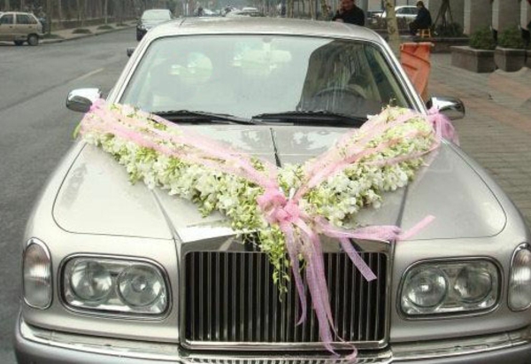 интересни автомобилни бижута за сватба