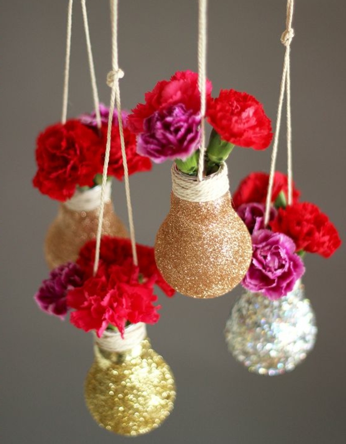 джуджета със светлинни крушки, цветя, вази, брокат, висяща декорация
