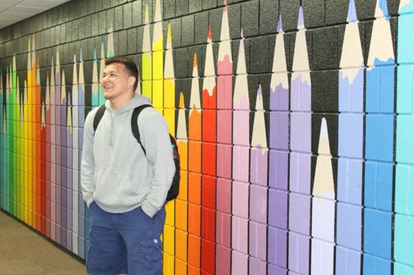 szép színes fal design - a modern iskola dekoráció