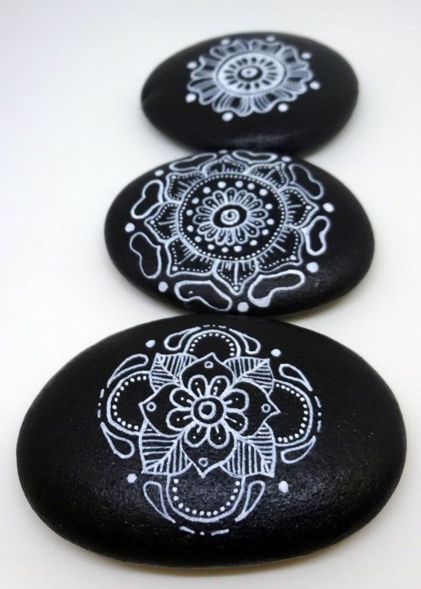 ديكور بيبل - حجارة جميلة مرسومة
