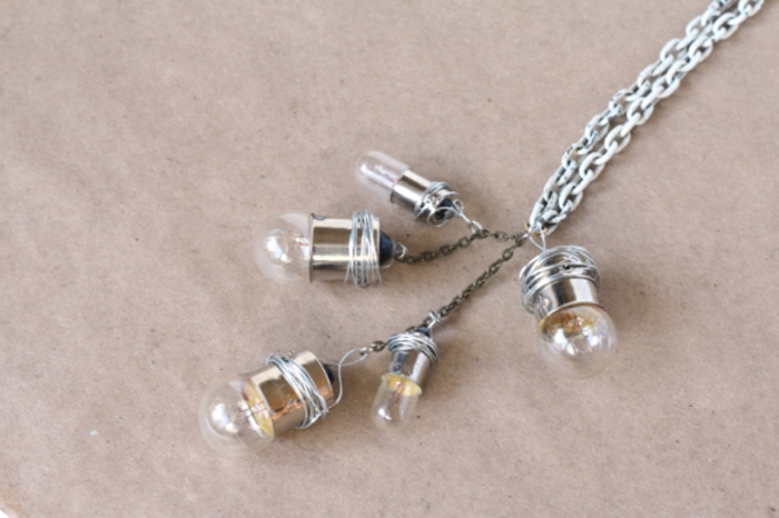 Collar de bricolaje hecho de mini bombillas con alambre y cadena, diy jewelry