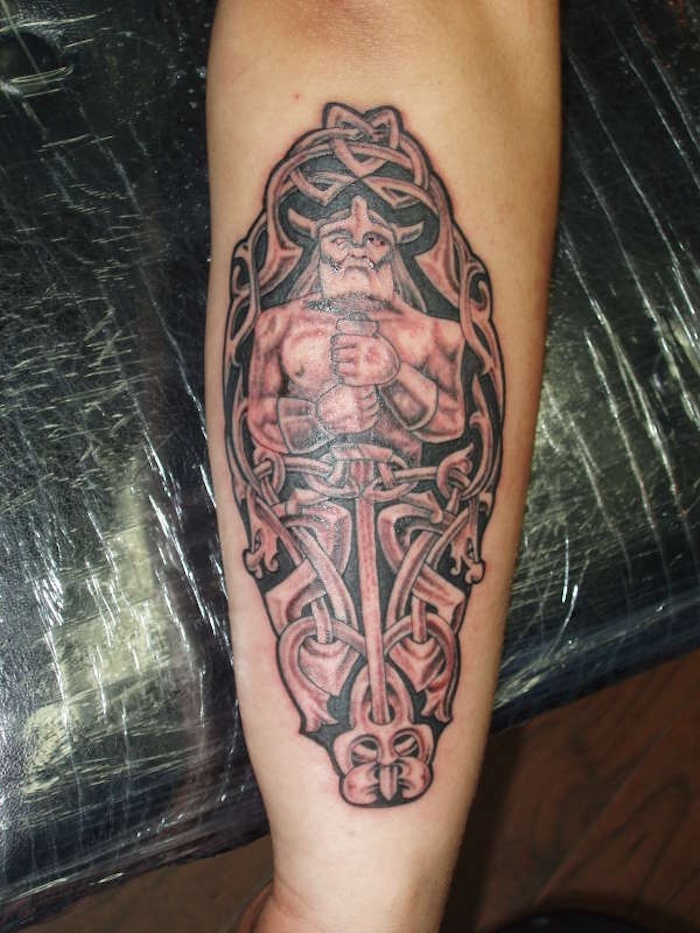 викинг татуировка, ръка, предмишница, татуировка на предмишницата, викинг, меч