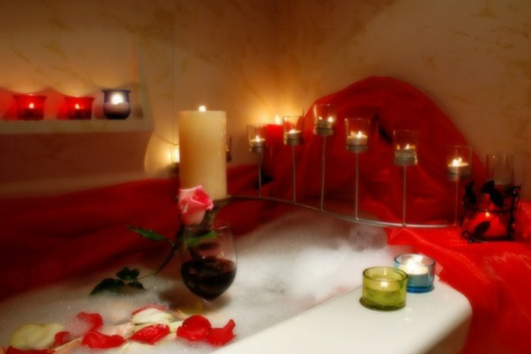 posebne kupališta trenuci-s-svijeće-crveni cvijet-badesal-parfem-i-the-sigurno-osoba