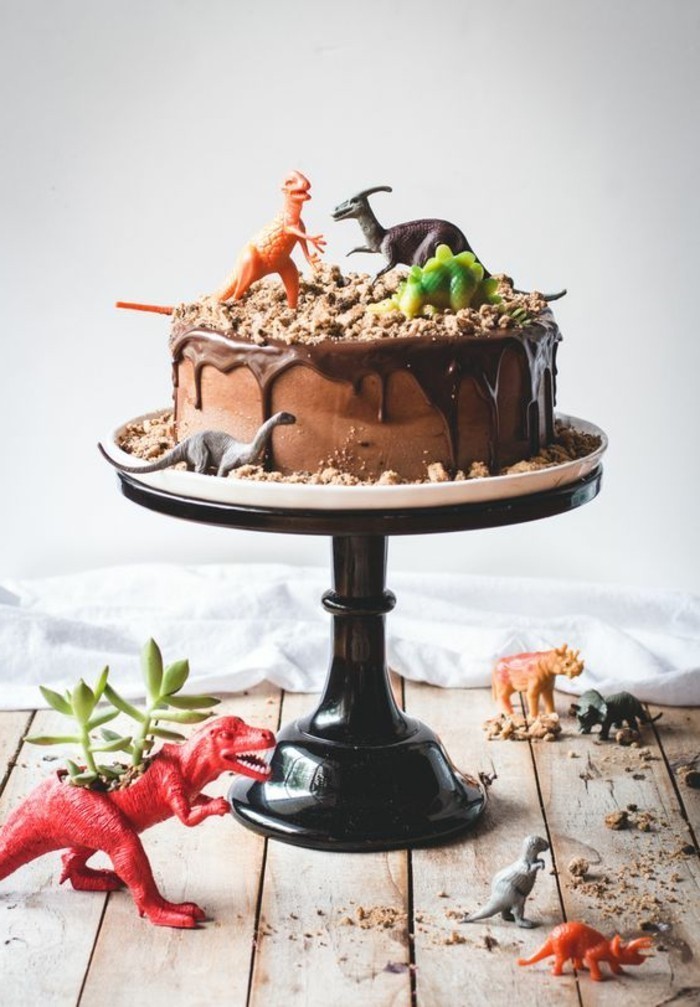 6-كبير-كعكة عيد ميلاد من الشوكولاته-زينت مع الديناصورات