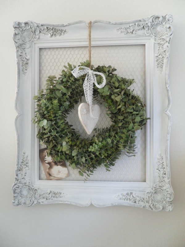 fehér karácsonyi dekoráció - elegáns koszorú szívű fehér