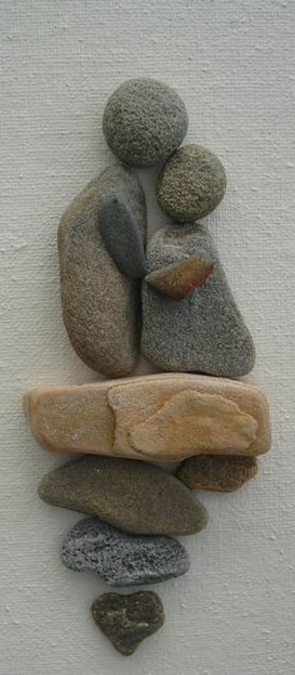 dos figuras de personas - decoración de piedra muy interesante
