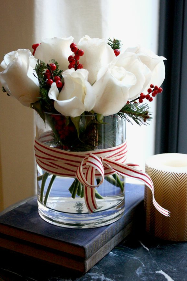 Коледни украси - рози в бял цвят