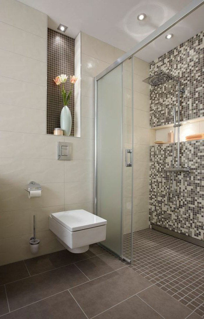 9-fürdőszoba tervezési ötletek-fürdőszoba tervezés-in-bézs-to-mozaik csempe