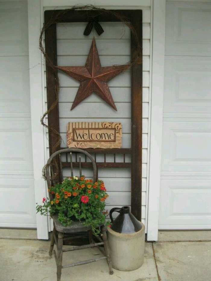 Las puertas viejas-decorar estrellas Lichterkette-silla-y-flores
