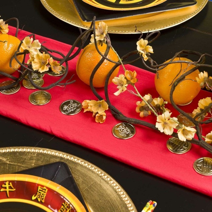 decoración de la mesa de Asia con monedas chinas