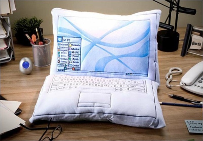 Необичайни Възглавница като лаптоп за най-устройство-не-да е за изпускане