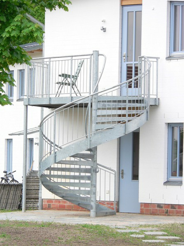 Εξωτερική βήματα-από-μέταλλο σκάλα