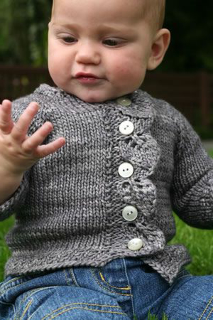 बेबी स्वेटर संगठित भूरे मजबूत