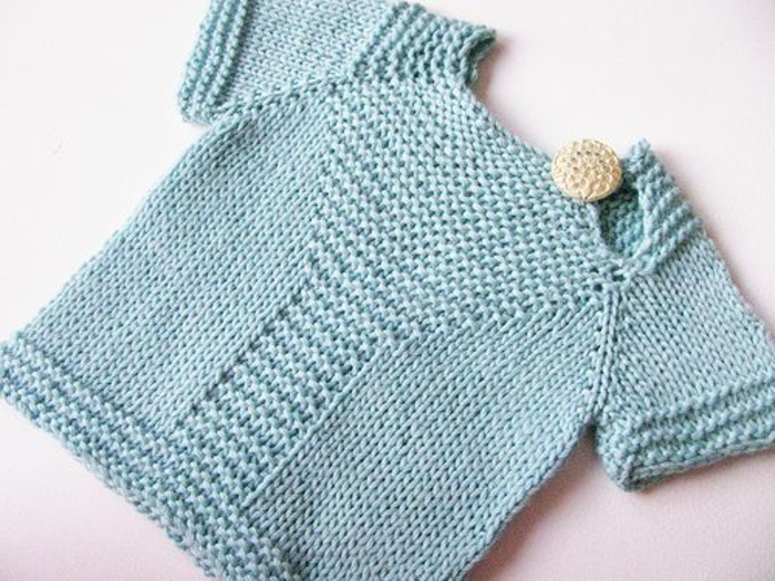 Bebé suéter-tejer-en-azul-button-ganchillo