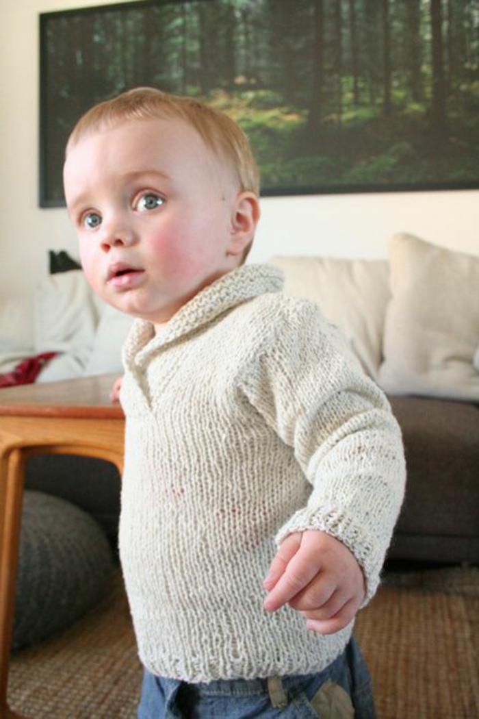 Бебе пуловер сплотена-бяло-за-малките