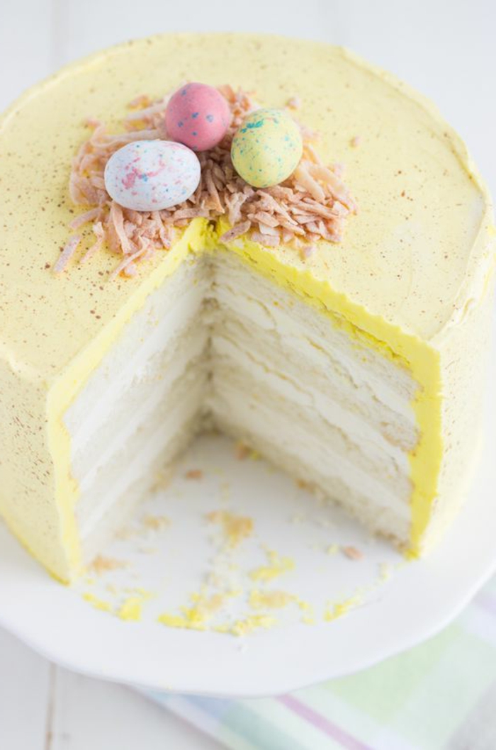 вкусна торта за Великден с великденски яйца кисел лимон