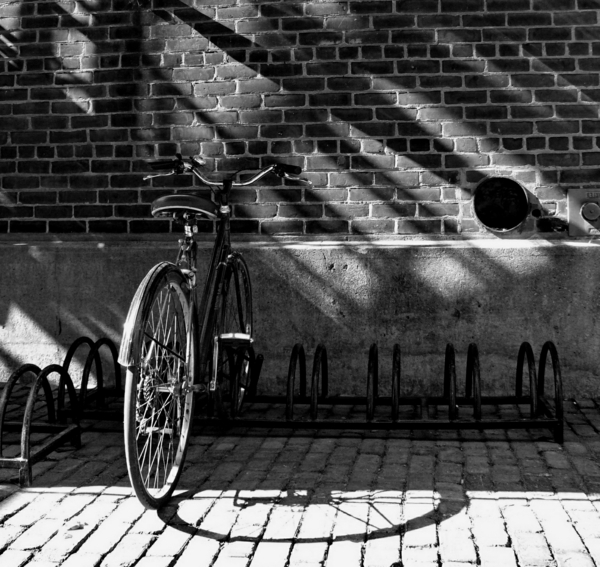 Тухлена стена на велосипеди