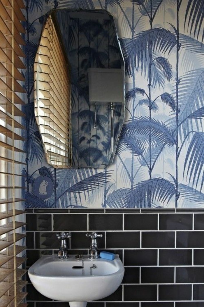 Fürdőszoba belső fekete csempe színű-tapéta-Palm Pattern