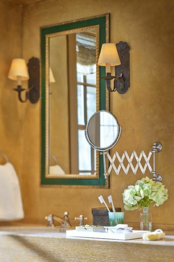 Kupaonica zidovi-bez-pločice-narančasti zidovi-mnogi ogledalo