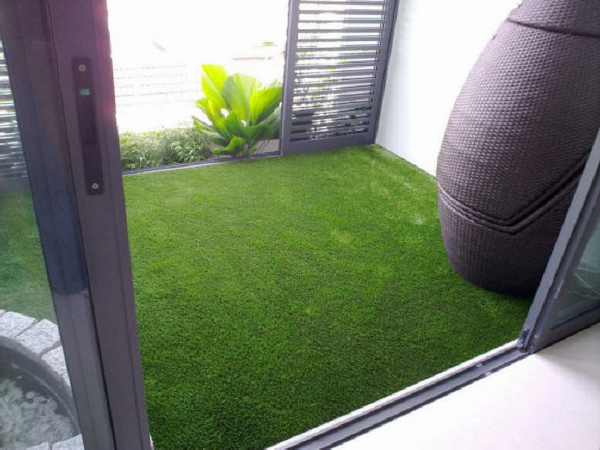 Balkon s umjetnom travom idejom - za dizajn