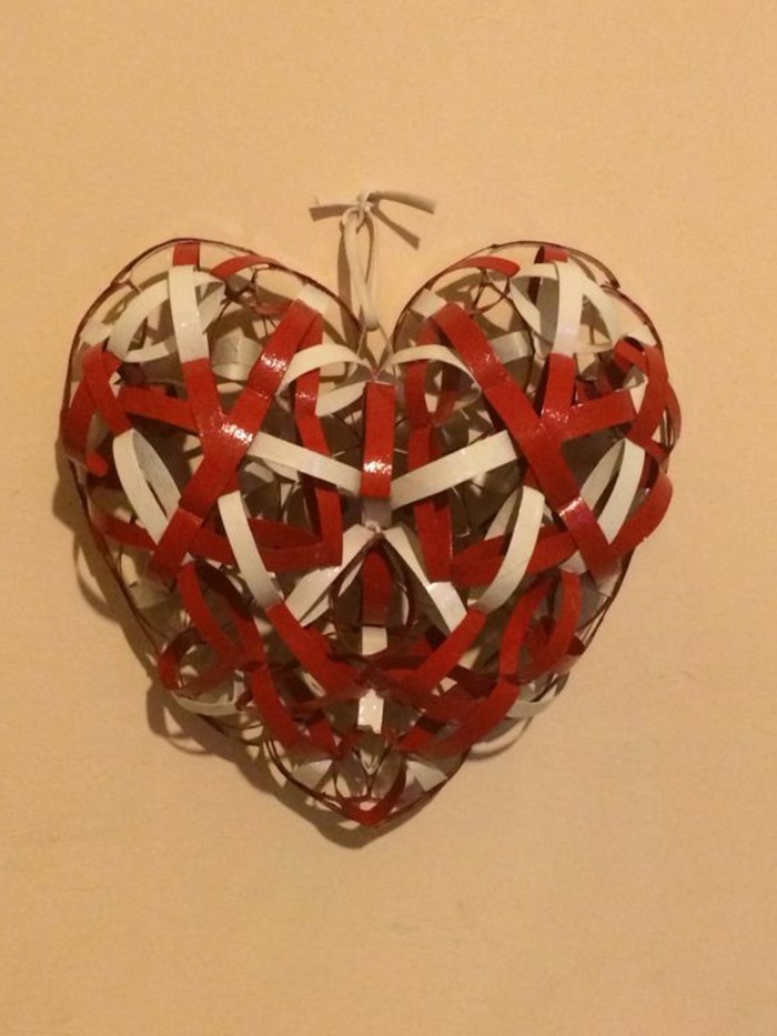 Craft Ideas-con-rollos de papel higiénico rojo del corazón