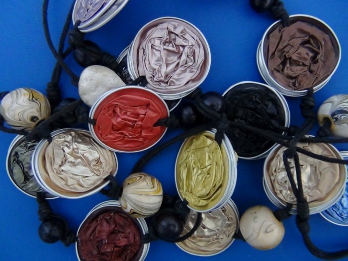 lemiti-s-kave kapsula-a-vijenac-of-kave kapsula-in-različitim bojama-