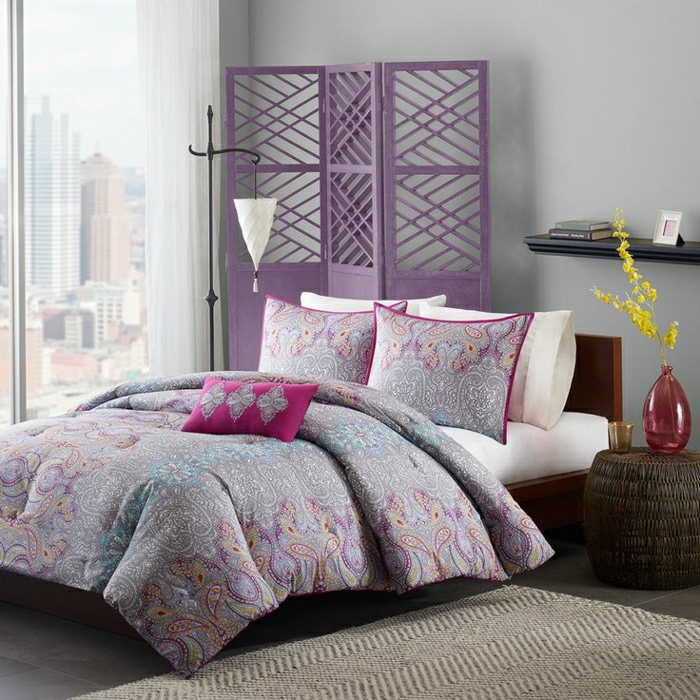 Purple постелки Boho шик стил лилави орнаменти възглавници ратан леглото прозорец лилав екран