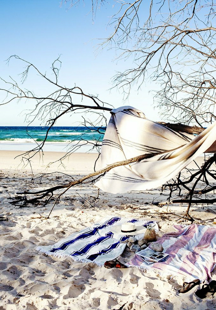 Boho-šik ručnik za plažu cool stilu slamnati šešir Pijesak more