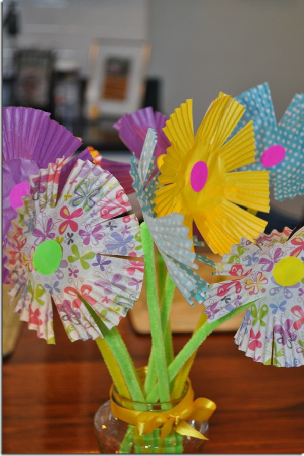 zanatskih ideja za vrtić - šareni cvjetovi u mnogim shemama boja