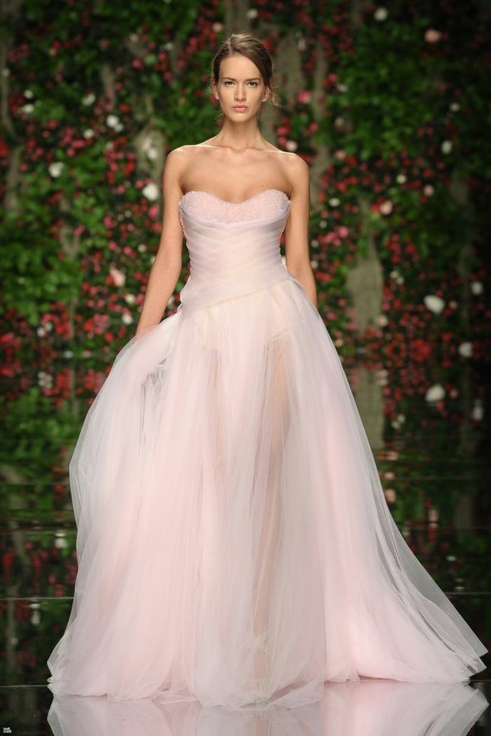 Vestido de novia en rosa alta costura