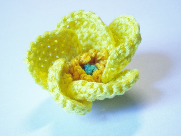 Плетене на една кука цветя - жълт модел - много красива