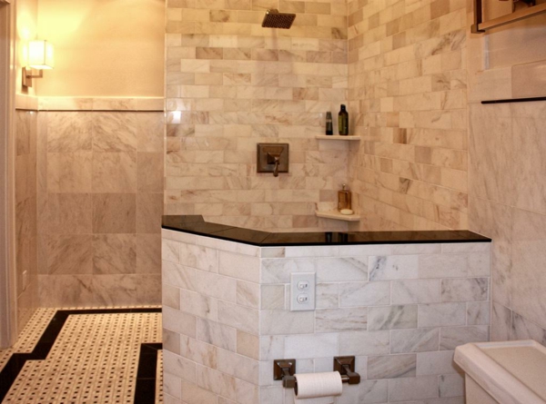 Carrera Marble - μπάνιο με λευκά μοντέρνα μαρμάρινα κεραμίδια - ιδέες πλακιδίων μπάνιου
