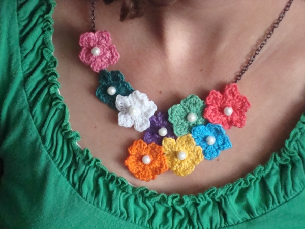 crochet floret - un atractivo collar de bricolaje