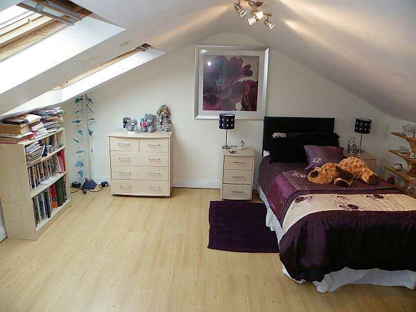Tetőtér-hálószoba-kényelmes-set-lila-alom
