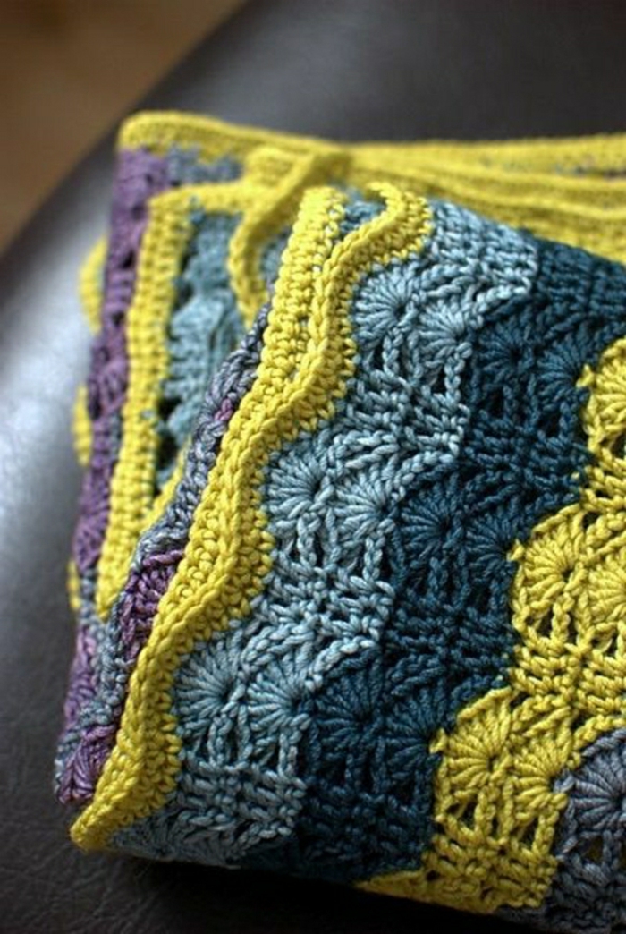 Techo crochet-en-cuero-negro-sofá-redimensionado