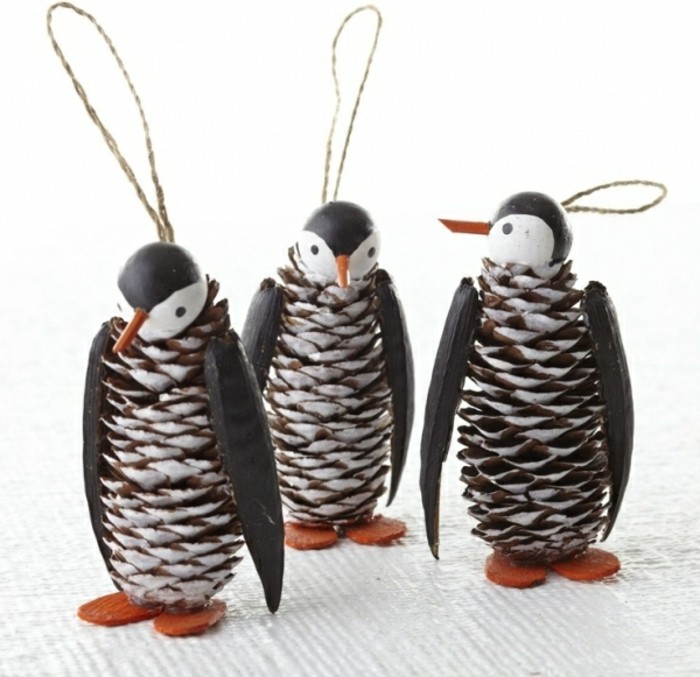 Декоративна шишарка-подобна пингвин-с-ленти за окачване