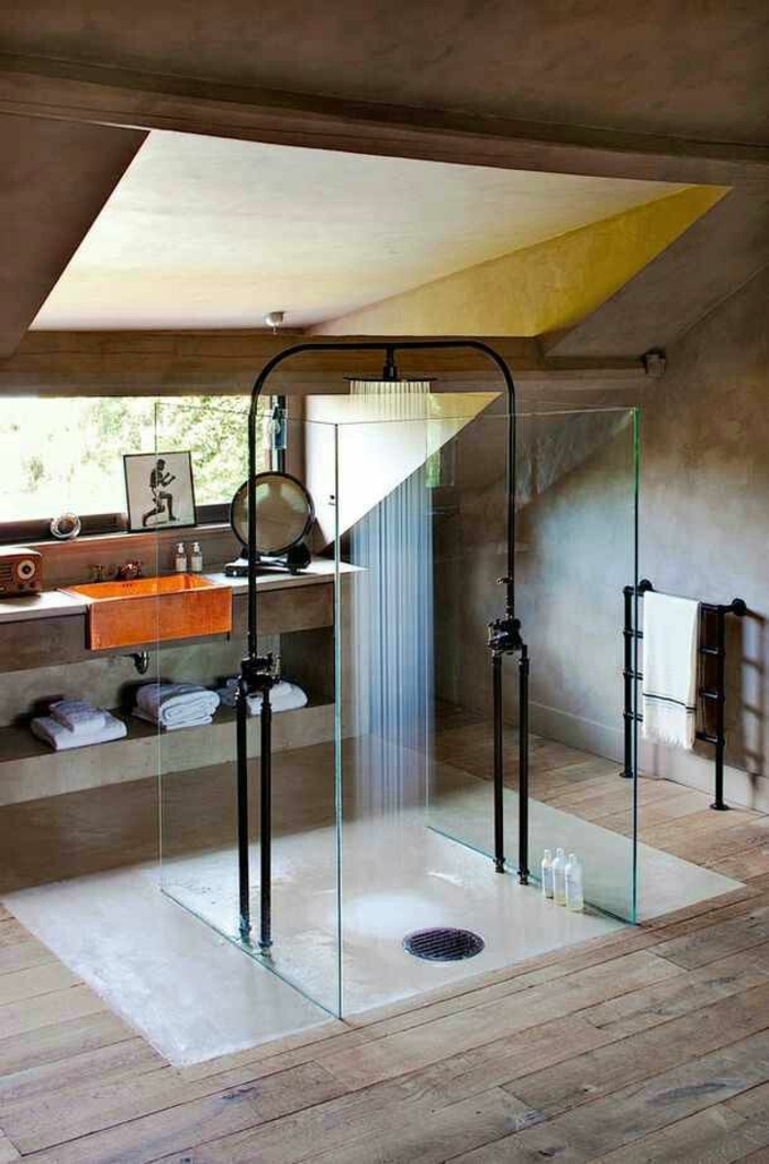 Designer salle de bains-douche-in-the-milieu