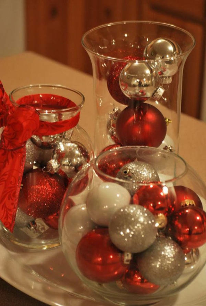 Decorar vasos de Navidad - bolas de colores en rojo, blanco y plata