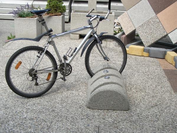 Bicikl stand-off kamena