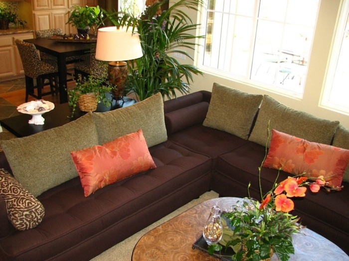 Feng Shui olohuone ruskea sohva