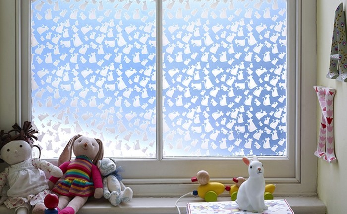 Márka üvegfólia-óvodai ablakpárkányon-cute-